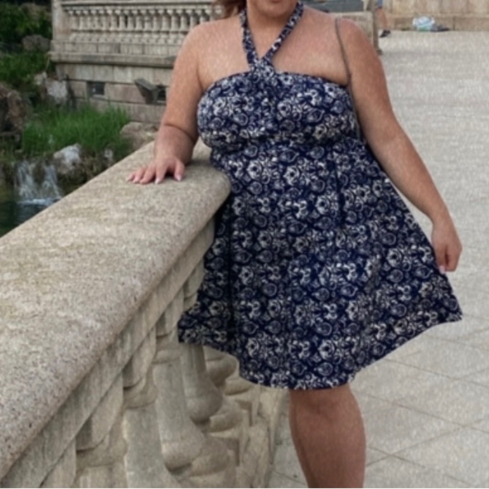 Dresses and tops - Picture 3 of 16